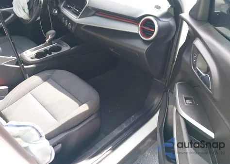 2024 Chevrolet Trax Fwd 1Rs z USA, uszkodzony, nr VIN KL77LGE29RC110322